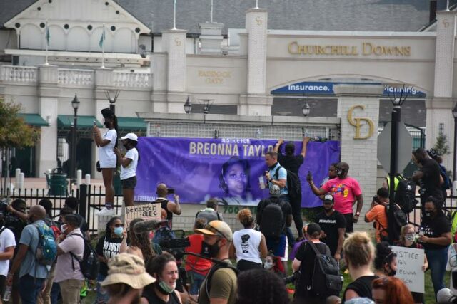 BreonnaCon builds momentum, organizes and brings on the ground pressure to fight