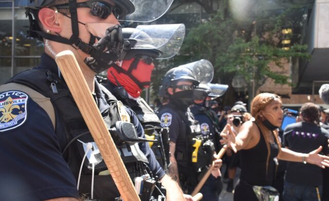 Kentucky Derby draws militias, protests, clashes but still no justice in case of Breonna Taylor
