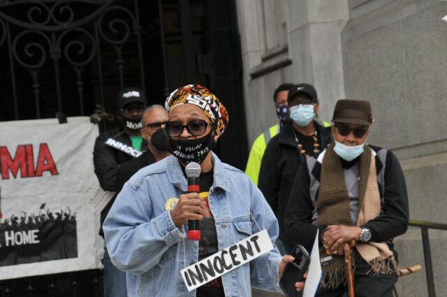 Protestors demand: Free Mumia before he dies!