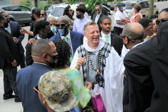 Congregation welcomes back Father Pfleger