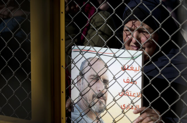 Palestinian captives launch hunger strike amid Israeli crackdown