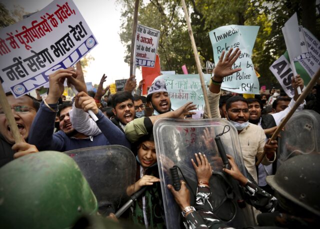 Bowing to protests, India’s prime minister agrees to repeal farm laws