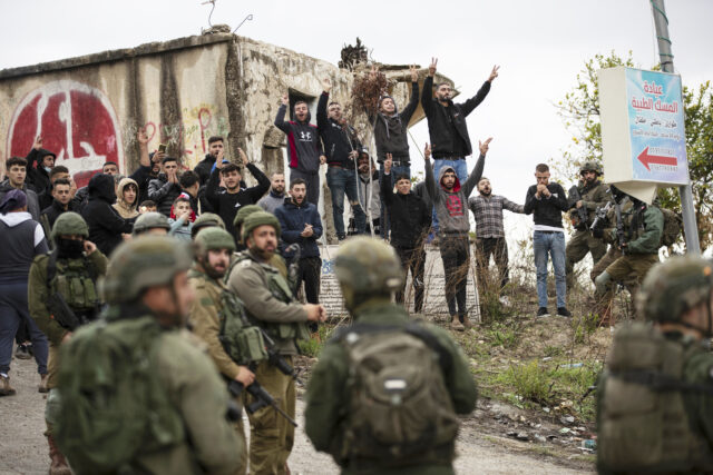 Settlers attack Palestinian villages after West Bank killing