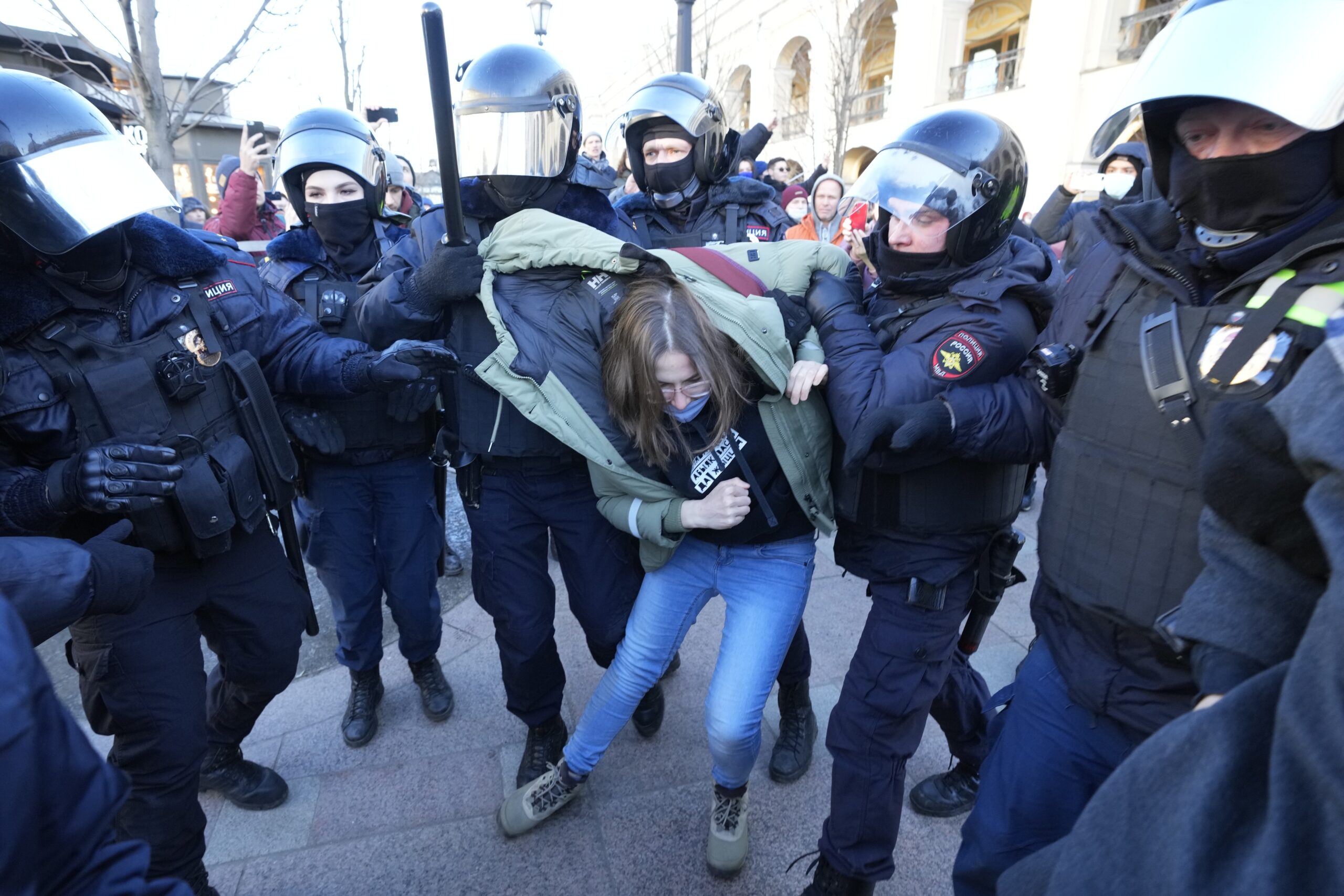 Горячие новости россия украина. Антивоенные протесты. Полиция Украины. Протесты в России сейчас.