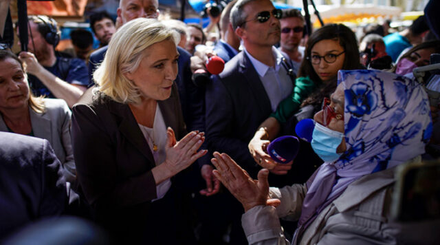 French presidential campaign spotlights Muslim headscarves