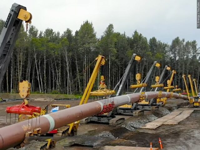 Keystone pipeline shut down after oil leaks into Kansas creek