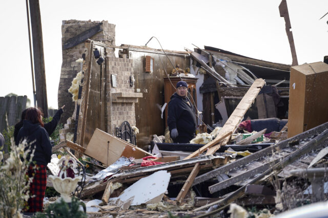 Winter storms pound Midwest, Northeast as Tornadoes pummel the South