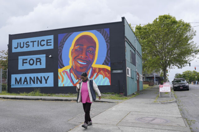 Trial begins for three Tacoma officers charged in death of Manny Ellis
