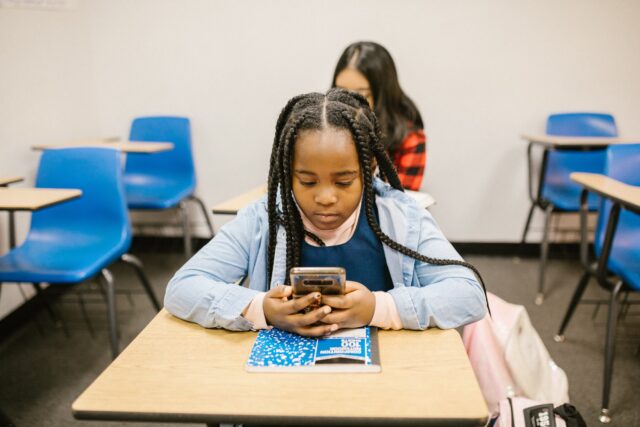 Get smartphones out of K-12 schools, say child advocates and educators