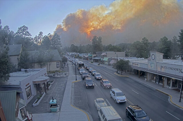 California battles wildfires, and parts of the U.S. endure intense heatwave