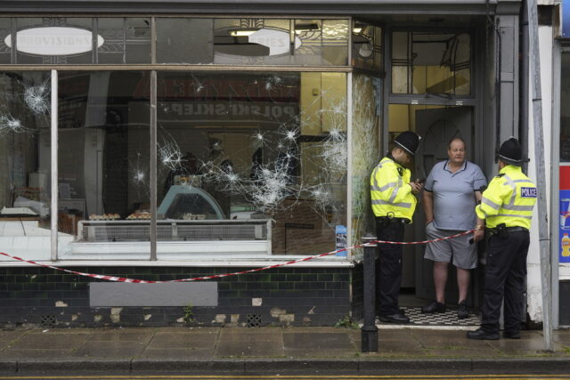 UK government says 6,000 police mobilized to quell riots
