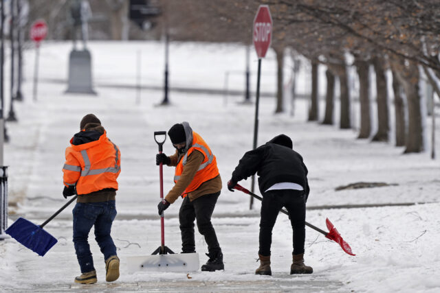 Powerful U.S. storms create blizzard conditions and threaten to spawn more tornadoes