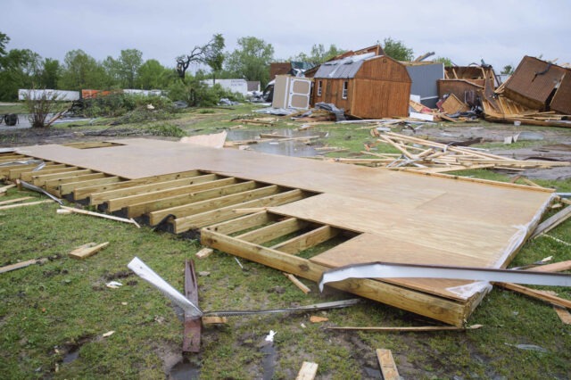 Tornado-producing storm deals deadly weather to Oklahoma and Texas