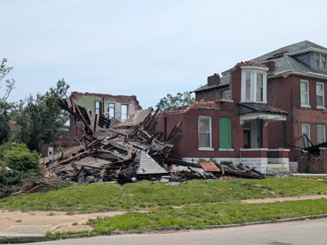 St. Louis struggles to recover from recent tornado