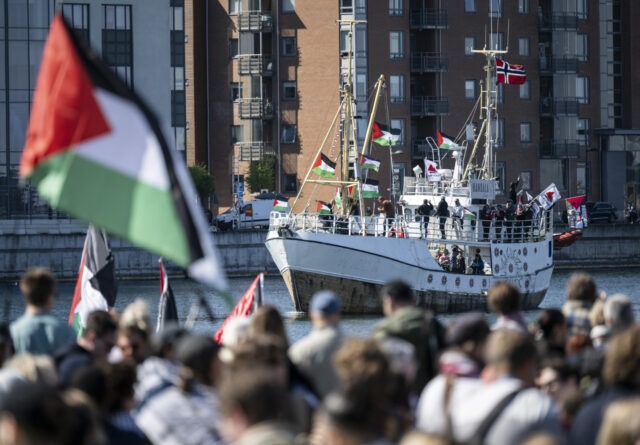 Israeli prison guards assault Black U.S. activist kidnapped from aid ship Handala