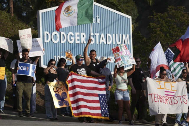 Appeals court ruling blocks ICE raids in L.A., but they continue