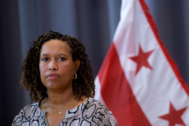 D.C. mayor walks a tightrope: Praises crime drop while critical of federalization