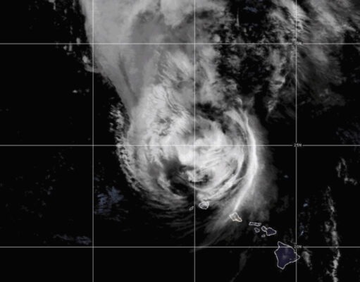Hawaii’s western islands hit by fierce winds from Hurricane Lowell, leaving extensive damage