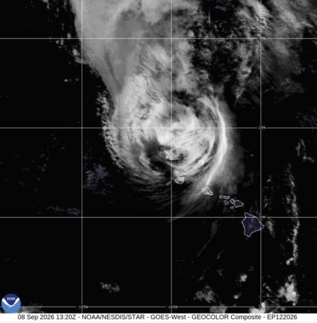 Hawaii’s western islands hit by fierce winds from Hurricane Lowell, leaving extensive damage